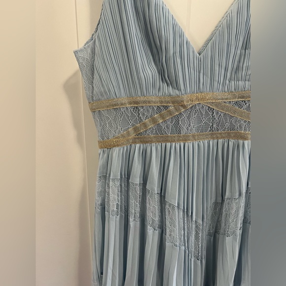 BCBG MAXAZRIA- light crystal blue gown - Picture 2 of 8